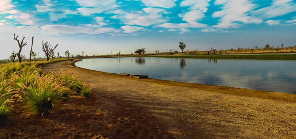 Love Lakes Dubai Deki Gölün Panoramik Manzarası Qudra Lakes Dubai — Stok fotoğraf