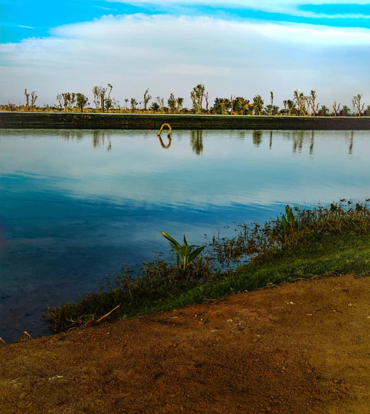 호수에 호수의 근처의 새로운 관광지 레이크 바이의 명소중 스톡 사진