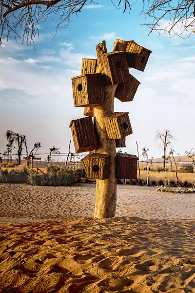 人工木製つばめの巣愛湖ドバイ Qudra ドバイ愛レイクスは 最新の観光地ドバイ アラブ首長国連邦で — ストック写真
