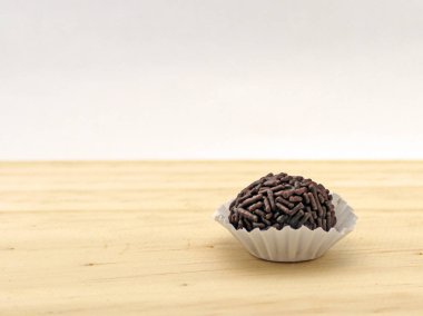Brezilyalı geleneksel tatlı (Brigadeiro)