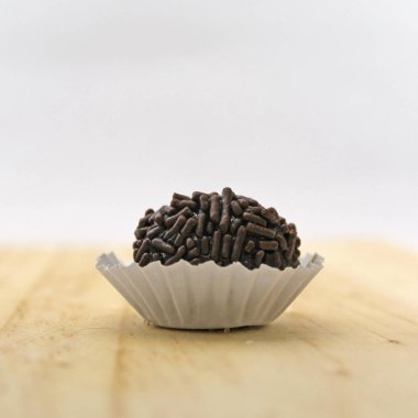 Brezilyalı geleneksel tatlı (Brigadeiro)