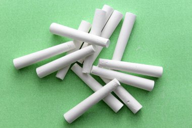 Beyaz tebeşir yığını