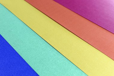 Renkli kağıtlar, kırmızı, turuncu, sarı, yeşil, mavi
