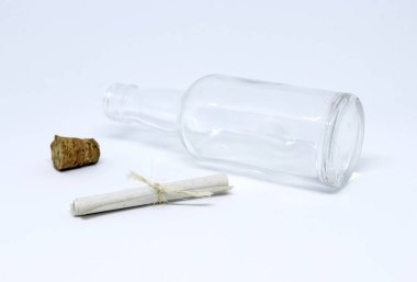 cam şişe bir mesaj