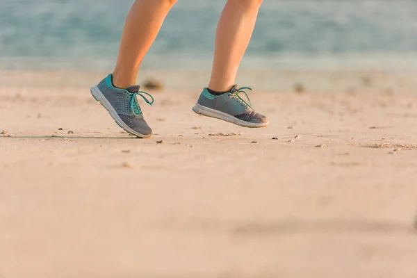 Cropped Shot Female Jogger Sneakers Running Sandy Beach Sea — Free Stock Photo