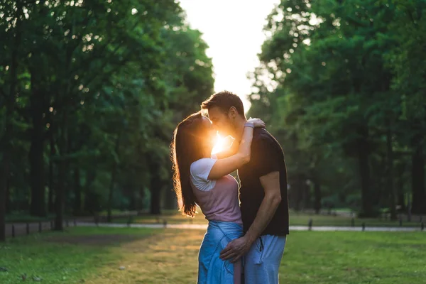 Besando — Foto de Stock