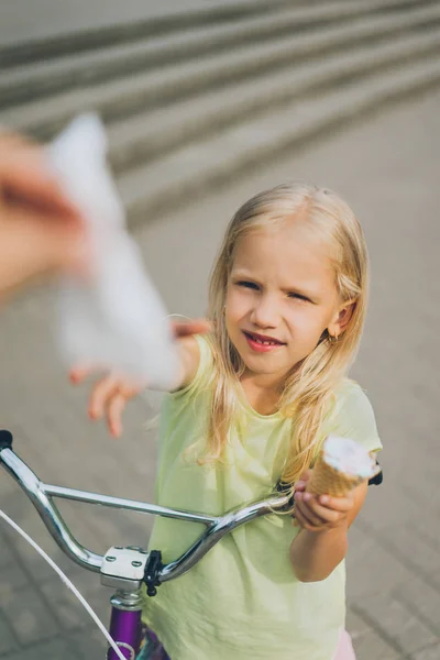 Partial View Girl Ice Cream Taking Napkin Someone Street — Free Stock Photo