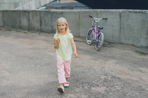 Little Child Ice Cream Hand Looking Camera While Walking City — Stock Photo, Image