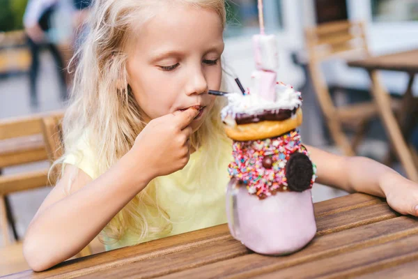 Selective Focus Little Adorable Child Eating Delicious Dessert Table Cafe — Stock Photo, Image