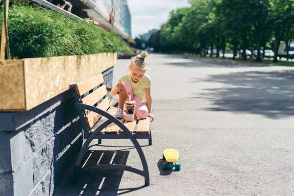 Street — Free Stock Photo