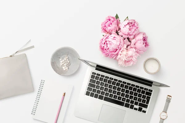 Bright Feminine Workspace Open Laptop Computer Office Supplies Fresh Flowers — Stock Photo, Image