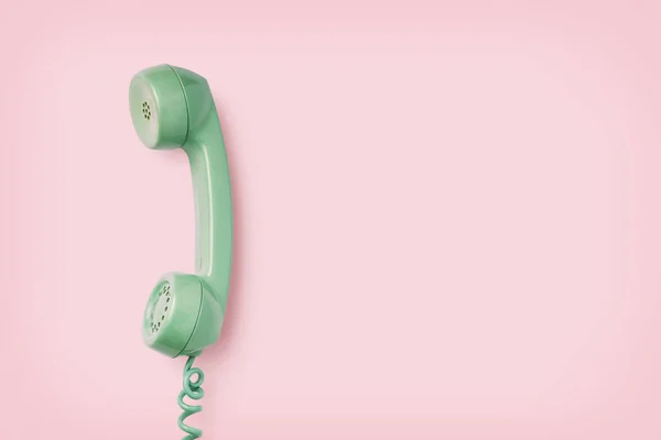 Mynta Färgad Vintage Telefon Mottagare Rosa Bakgrund Retro Bakgrund Copyspace — Stockfoto