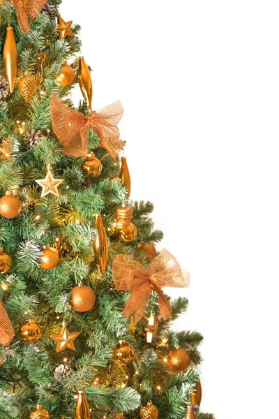 Blízká Moderní Zdobená Vánoční Stromeček Bronzovými Barevnými Ornamenty Izolované Bílém — Stock fotografie