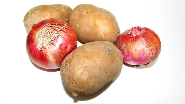 Lök Och Potatis Vit Bakgrund — Stockfoto