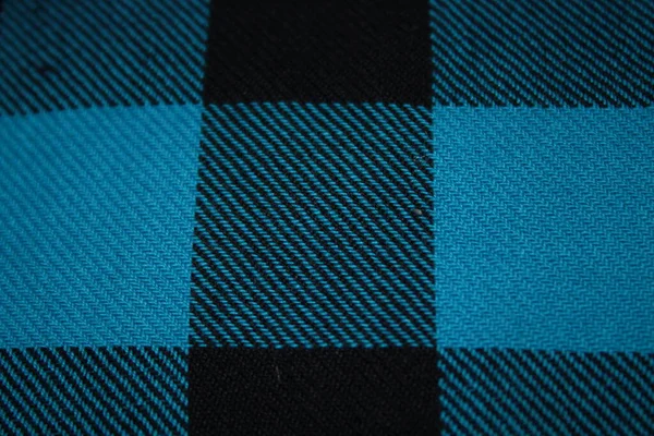 Mavi, siyah ve çizgili kareler, eşkenar dörtgenler.