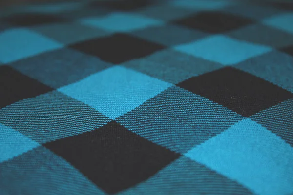 Mavi, siyah ve çizgili kareler, eşkenar dörtgenler.