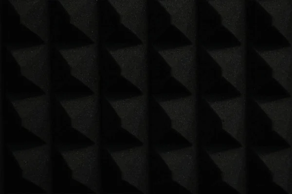 Kayıt stüdyosunda ses emme için kabartmalı köpük.