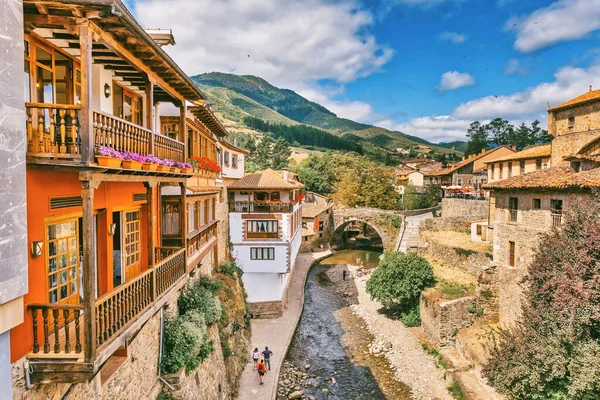 Potes City Cantabria Espanha Fotos De Bancos De Imagens