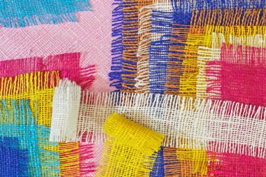 Soyut çok renkli güzel arka plan, pamuk kaba kumaş parçalarından yapılmış.