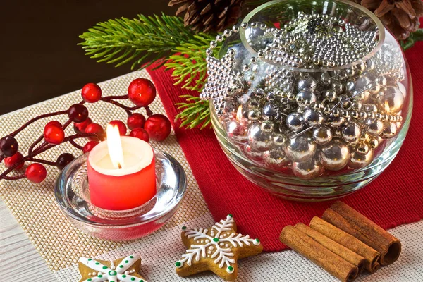Julen Stilleben Fra Glassvase Stearinlys Julepepperkaker Ulike Små Dekorasjoner – stockfoto