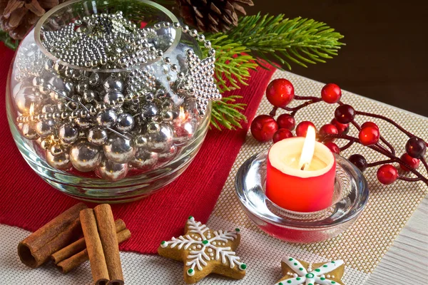 Kerst Stilleven Van Een Glazen Vaas Kaarsen Kerst Peperkoek Diverse — Stockfoto