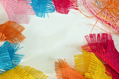 Soyut çok renkli güzel arka plan, pamuk kaba kumaş parçalarından yapılmış.