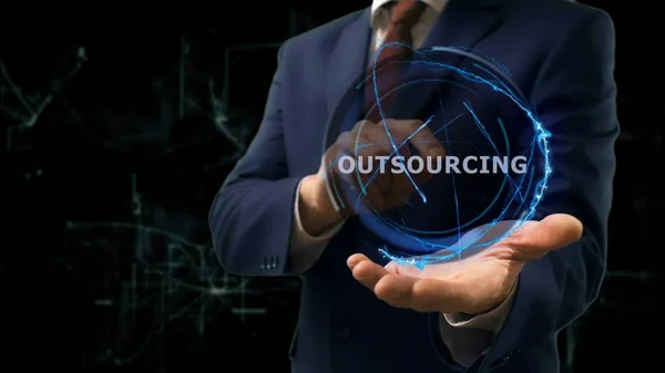 Biznesmen przedstawiono pojęcia hologramu Outsourcing na rękę — Zdjęcie stockowe