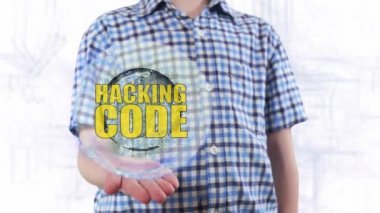 Genç adam bir hologram Dünya gezegeninin ve metin Hacking kod gösterir
