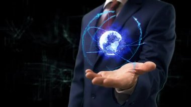 İşadamı kavramı hologram dünya elini üzerinde gösterir.