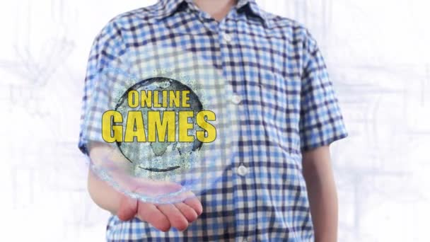 Молодой человек показывает голограмму планеты Земля и текст онлайн игр — стоковое видео