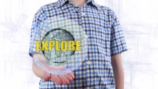 Młody człowiek pokazuje hologram planety ziemi i tekst Explore — Wideo stockowe