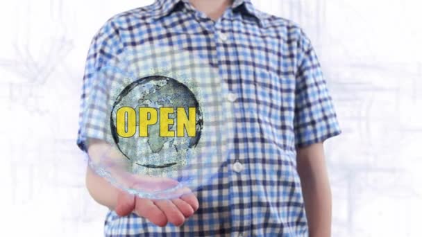 Mladý muž ukazuje hologram planety země a textu Open — Stock video