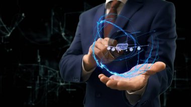 İşadamı kavramı hologram uçak elini üzerinde gösterir.