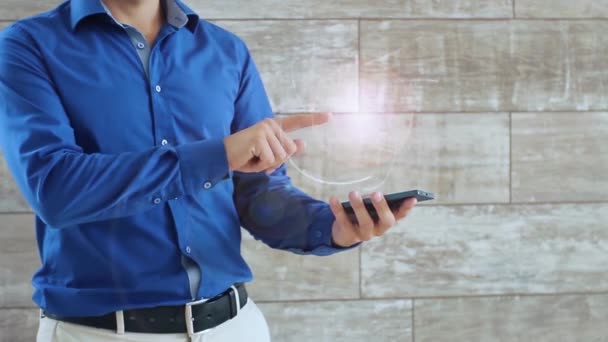 Man activeert een conceptuele Hud hologram met tekst Smm — Stockvideo