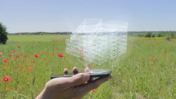 Holograma de pilas de dinero en un teléfono inteligente — Vídeo de stock