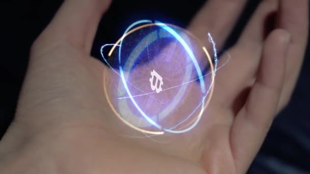 Írja be a BTC szöveget hologram egy női kéz — Stock videók