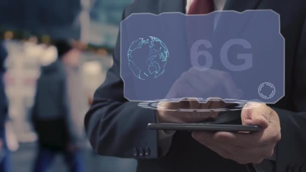 Бізнесмен використовує голограму 6G — стокове відео