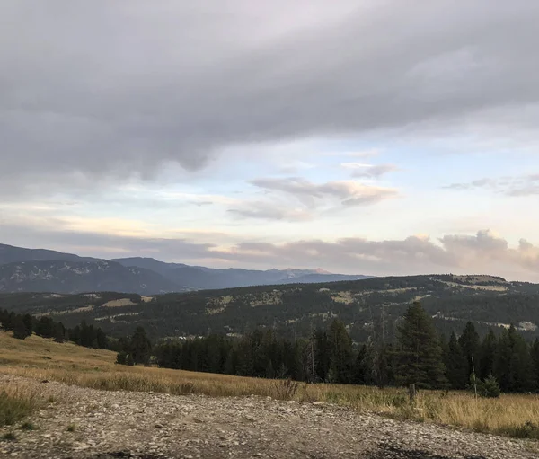 Yellowstone Nehri boyunca günbatımı