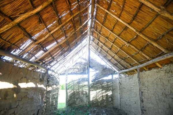 Une Vue Intérieur Une Vieille Maison Dans Parc Ethnologique Archéologique — Photo
