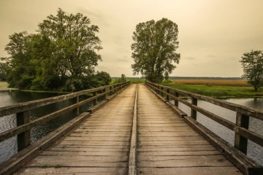 Eski ahşap köprü Nehri Bosut yakınındaki Hayır, Hırvatistan.