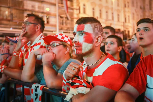 Zagreb Kroatien Juli 2018 Kroatische Fußballfans Verfolgen Das Viertelfinalspiel Kroatien — Stockfoto