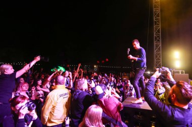 Zagreb, Hırvatistan - 25 Haziran, 2018: İngiliz-Amerikan indie rock grubu Kills göl Jarun, Zagreb, Hırvatistan bulunan 13 Inmusic festivalin ilk günü sırasında Otp dünya sahnesinde gerçekleştirir. 