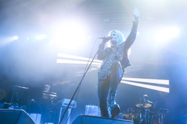 Zagreb, Hırvatistan - 25 Haziran, 2018: İngiliz-Amerikan indie rock grubu Kills göl Jarun, Zagreb, Hırvatistan bulunan 13 Inmusic festivalin ilk günü sırasında Otp dünya sahnesinde gerçekleştirir. 