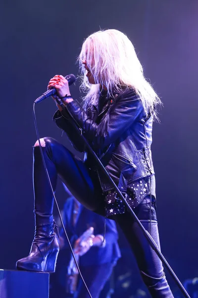 Zagreb, Hırvatistan - 25 Haziran, 2018: İngiliz-Amerikan indie rock grubu Kills göl Jarun, Zagreb, Hırvatistan bulunan 13 Inmusic festivalin ilk günü sırasında Otp dünya sahnesinde gerçekleştirir. 