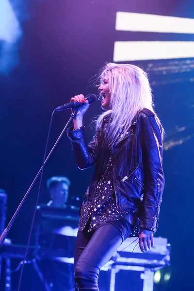 Zagreb, Hırvatistan - 25 Haziran, 2018: İngiliz-Amerikan indie rock grubu Kills göl Jarun, Zagreb, Hırvatistan bulunan 13 Inmusic festivalin ilk günü sırasında Otp dünya sahnesinde gerçekleştirir. 