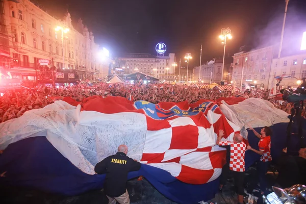 Zagreb Kroatien Juli 2018 Kroatische Fußballfans Feiern Den Sieg Kroatiens — Stockfoto