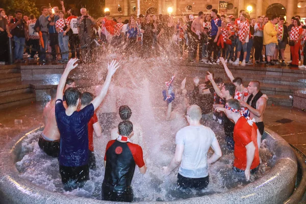 Zagreb Hırvatistan Temmuz 2018 Zaferini Kutluyor Hırvat Futbol Taraftarları Hırvatistan — Stok fotoğraf