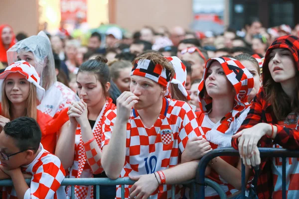 Ζάγκρεμπ Κροατία Ιουλίου 2018 Κροάτες Φίλαθλοι Παρακολουθούν Ποδόσφαιρο Παιχνίδι Της — Φωτογραφία Αρχείου