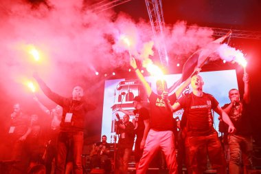 Zagreb, Hırvatistan - 11 Temmuz 2018: Zapresic çocuklar fan Grup 2:1 Hırvatistan – İngiltere'de semifinales FIFA Dünya zaferi kutluyor sahnede Kupası 2018 Ban Jelacic Meydanı Zagreb, Hırvatistan.