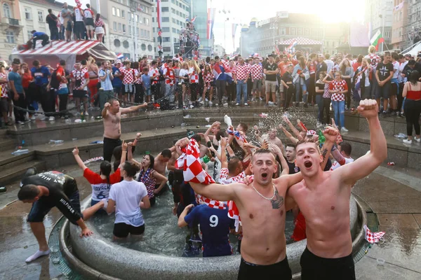 Zagreb Croacia Julio 2018 Los Aficionados Croatas Fútbol Celebran Segundo —  Fotos de Stock